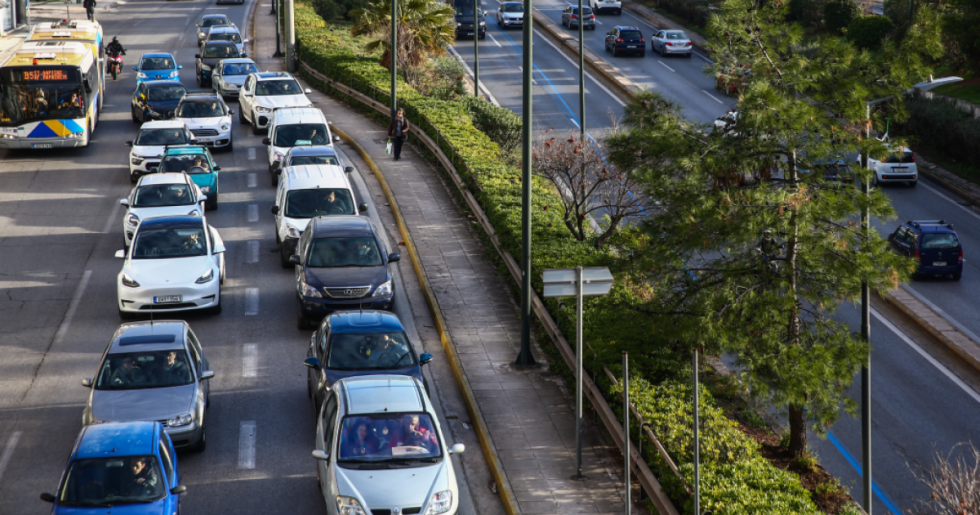 «Στο κόκκινο» κεντρικοί δρόμοι, αυξημένη η κίνηση